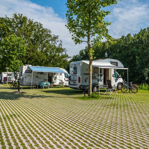 Stellplatz - Wohnmobilstellplatz „Comfort L“ am Wasser