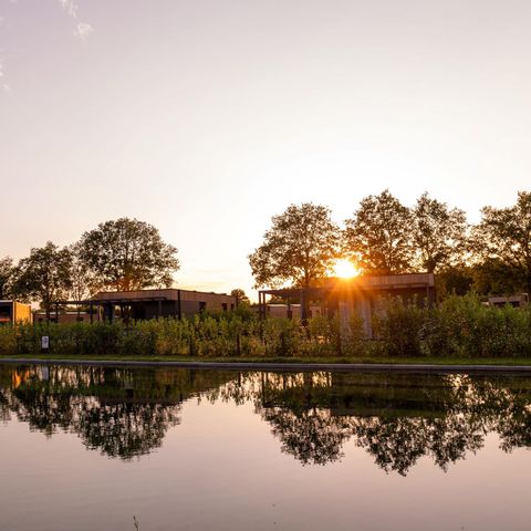 LODGE 2 Personen - Water Lodge Deluxe mit Sauna und Whirlpool
