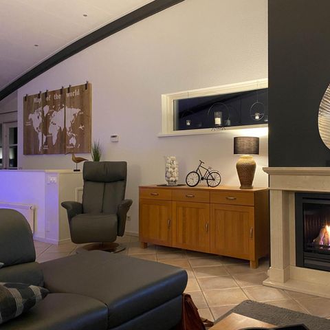 Villa 6 Personen - Villa am Ufer