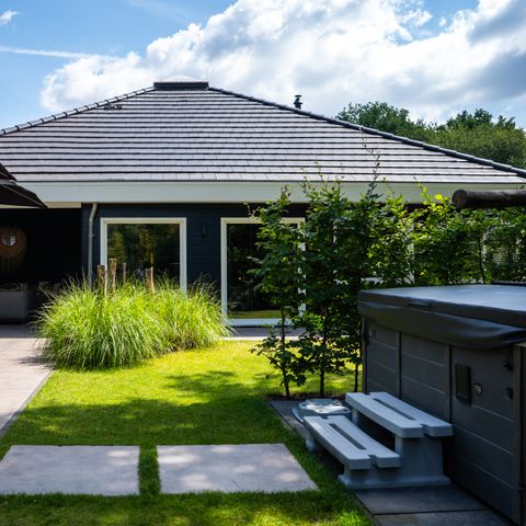 Gruppenunterkunft 18 personen - Wellness-Villa mit 2 Saunen, Jacuzzi und Grill Kota