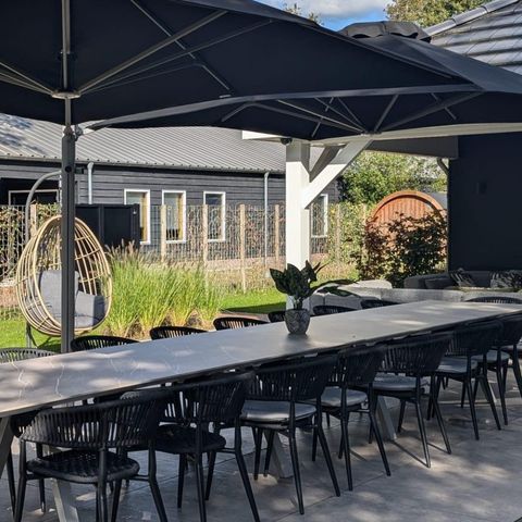 Gruppenunterkunft 18 personen - Wellness-Villa mit 2 Saunen, Jacuzzi und Grill Kota