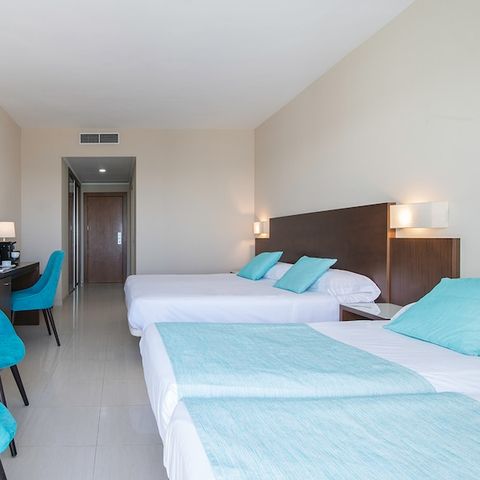 Zimmer 4 personen - Hotelzimmer Terrasse am Meer