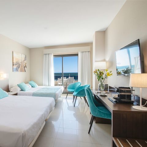 Zimmer 4 personen - Hotelzimmer Terrasse am Meer
