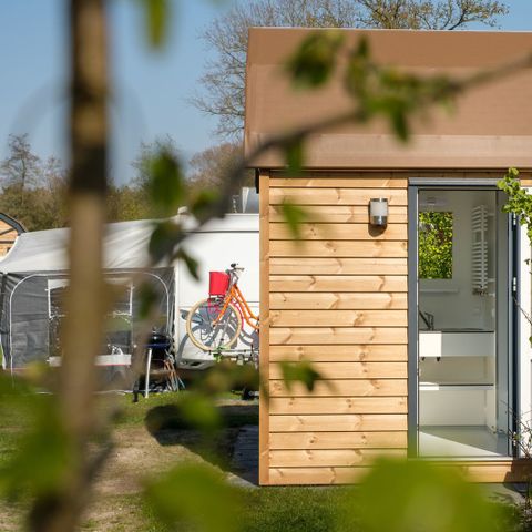 Zelt 6 personen - De Waard-Tunnelzelt mit eigenen sanitären Anlagen