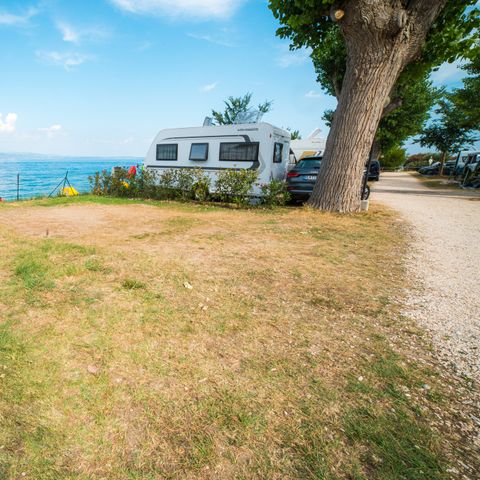 Stellplatz - Stellplatz mit Seeblick 60 m²