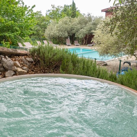 LODGE 3 Personen - Wohnwagen ( Premium-Aufenthalt ) mit Klimaanlage/ all inclusive Luxusversion mit privatem Spa / 2 Pers. inkl.