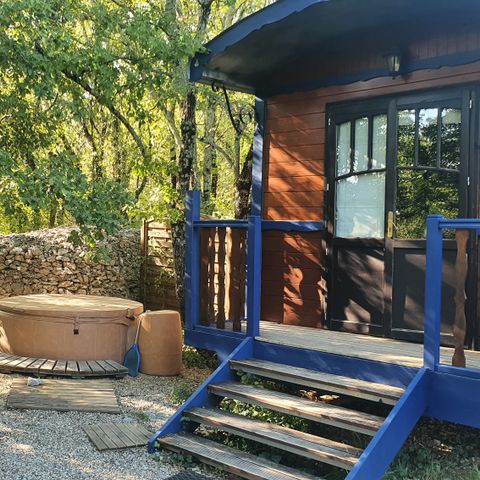 LODGE 3 Personen - Wohnwagen ( Premium-Aufenthalt ) mit Klimaanlage/ all inclusive Luxusversion mit privatem Spa / 2 Pers. inkl.