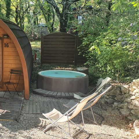 AUßERGEWÖHNLICHE UNTERKUNFT 2 Personen - Klimatisierte Waldhütte ( mit Frühstück und privatem Spa unbegrenzter Zugang ) / 2 Pers. inbegriffen