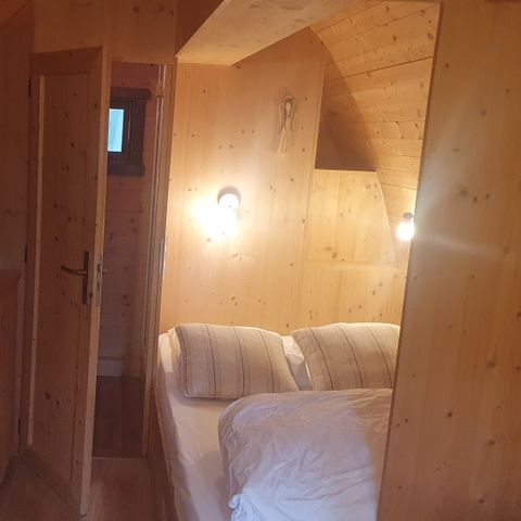 AUßERGEWÖHNLICHE UNTERKUNFT 2 Personen - Klimatisierte Waldhütte ( mit Frühstück und privatem Spa unbegrenzter Zugang ) / 2 Pers. inbegriffen