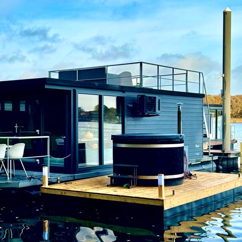 LODGE 6 Personen - Hausboot mit XL-Whirlpool und Dachterrasse