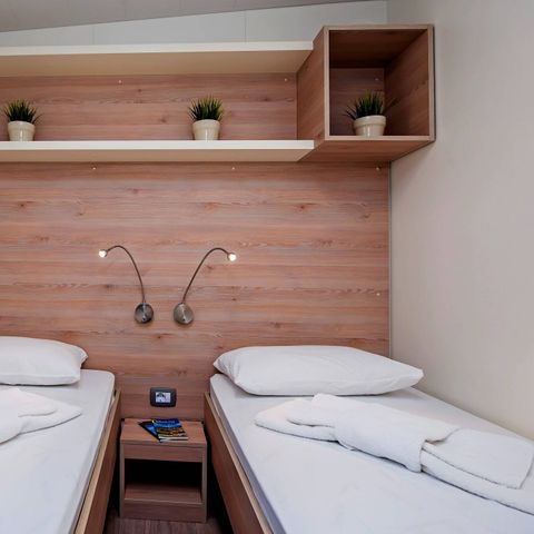 Mobilheim 6 Personen - Mobilheim | Comfort | 2 Zi. | 4/6 Pers. | Hochterrasse | 2 Bäder | Klimaanlage | TV